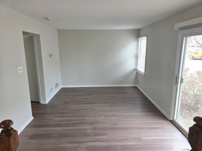 Building Photo - 2549 College Hill Cir