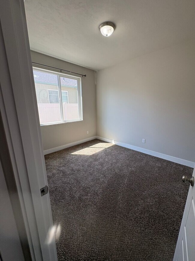 Building Photo - Home for Rent in Quincy
