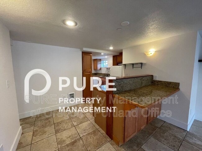 Building Photo - 4004 NE Mallory Ave