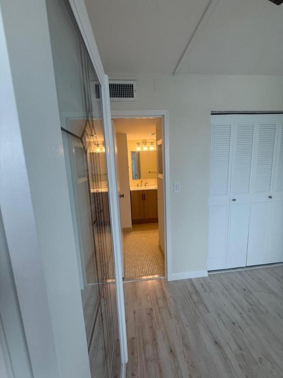 Building Photo - 925 N Halifax Ave