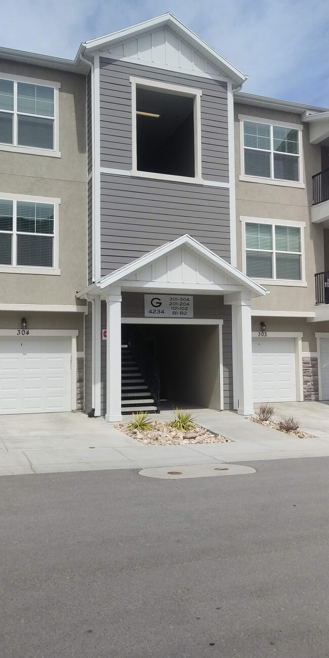 Building Photo - 4234 McKellen Dr