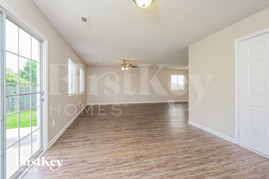Building Photo - 3737 Eskdale Dr