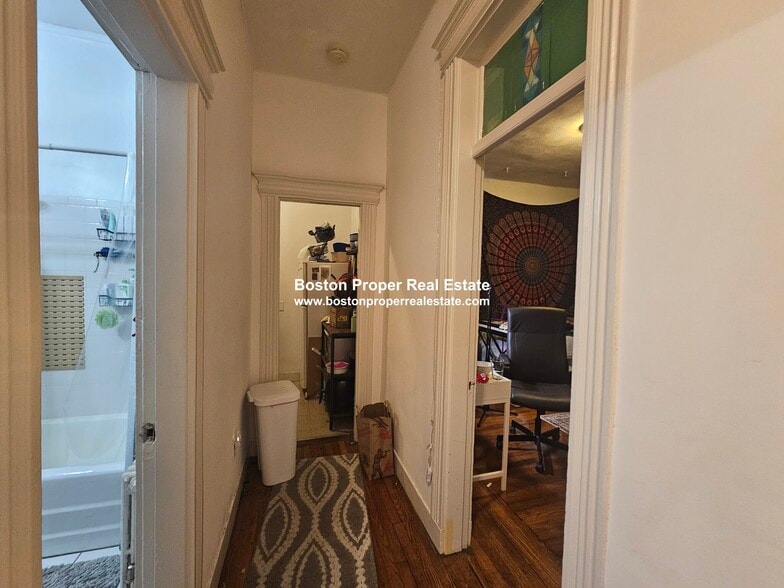 Building Photo - 1111 Boylston St