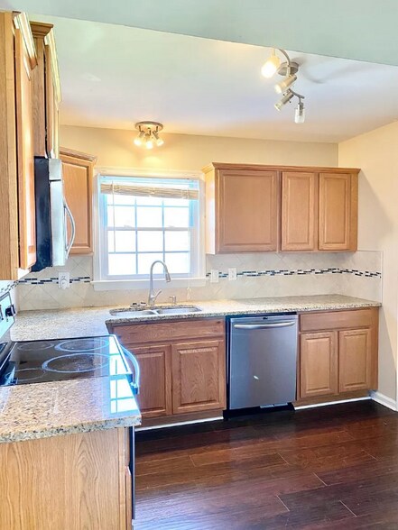 Building Photo - 14 Rendon Dr