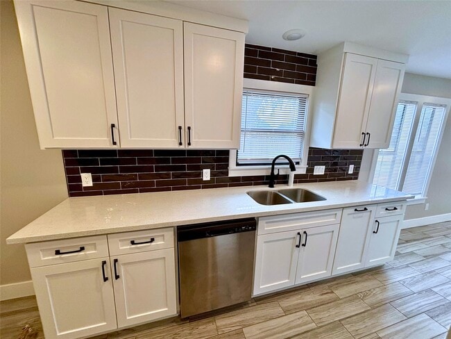 Building Photo - 410 McPhail St