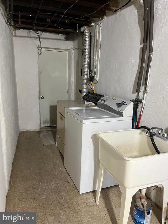 Building Photo - 1323 Gilham St