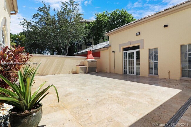 Building Photo - 8323 Lake Dr