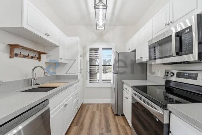 Building Photo - 9600 N 96th St