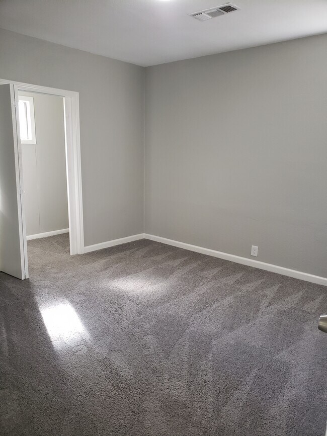 2nd bedroom - 226 S Iowa St