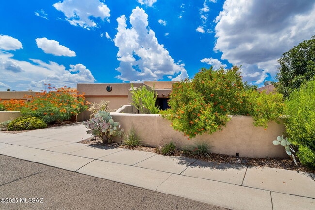 Building Photo - 9020 N Jessy Ln
