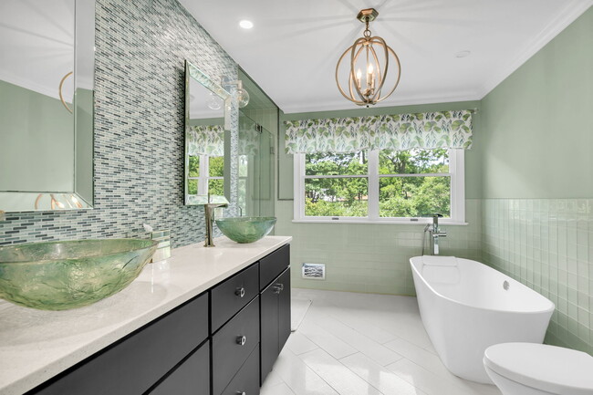 Building Photo - 16 Bingham Hill Cir