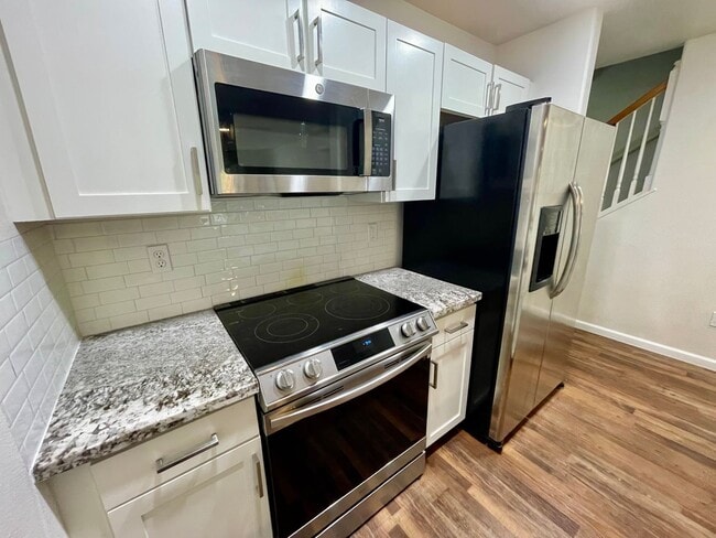 Building Photo - 2bed/2.5 bath PET FRIENDLY Townhome Available in Kapolei!