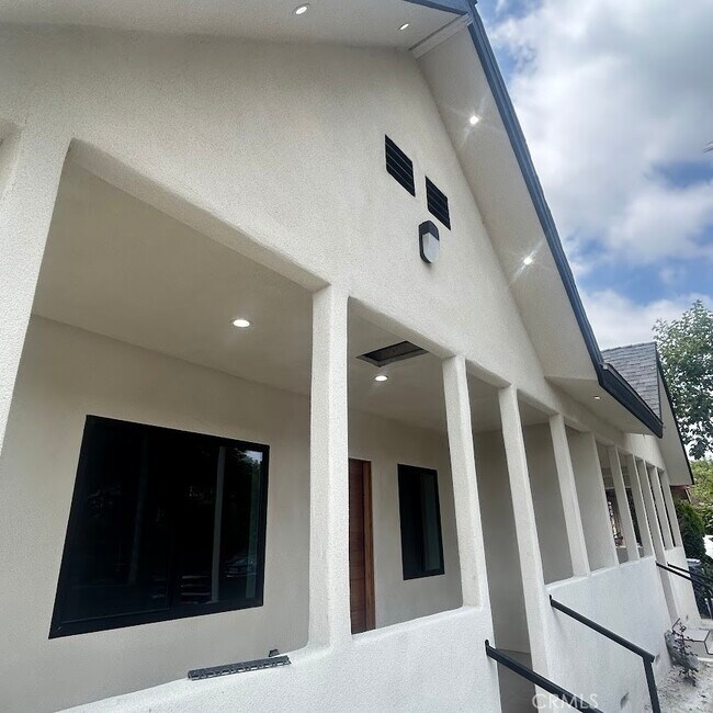 Building Photo - 1167 N Virgil Ave