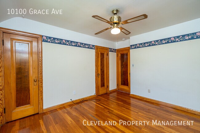 Building Photo - Solid Garfield Hts Colonial