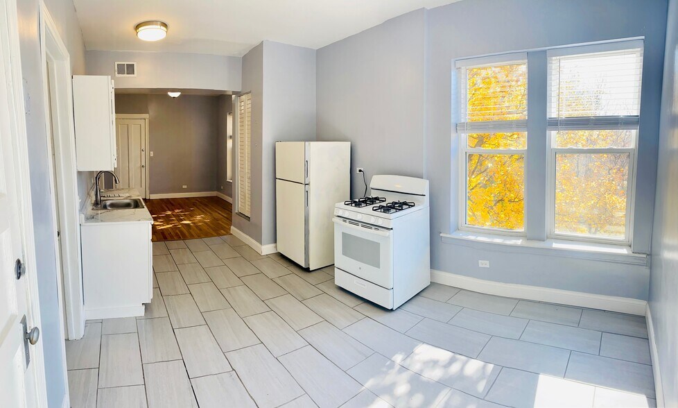 Building Photo - 2102 W 37th St