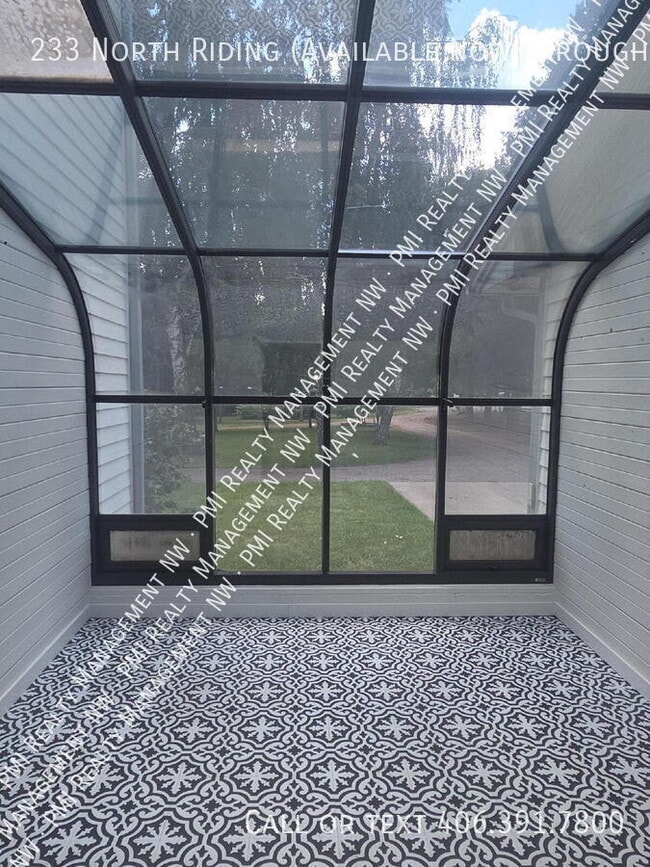 Building Photo - 233 N Riding