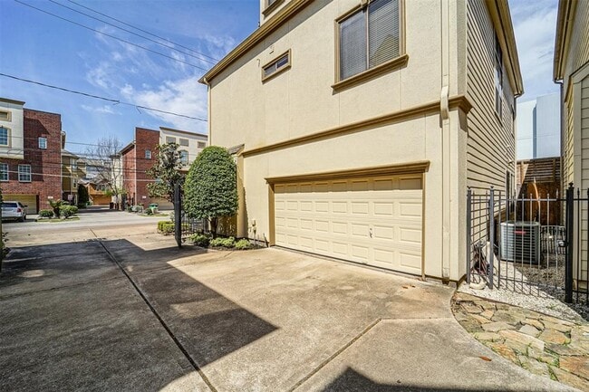 Building Photo - 926 Birdsall St