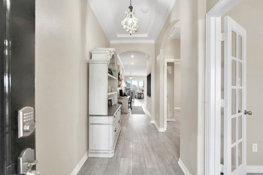 Building Photo - 16601 Lincoln Park Ln