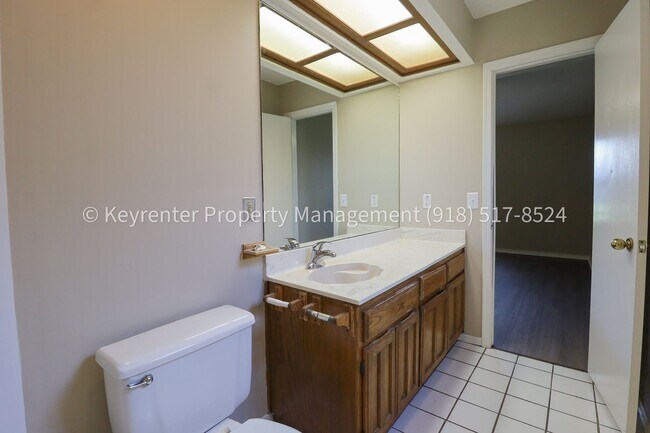 Building Photo - 3 Bed | 2 Bath in East Tulsa!