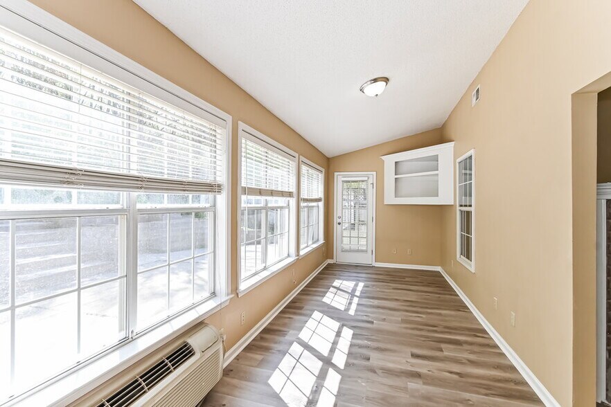 Building Photo - 994 Painted Desert Ln