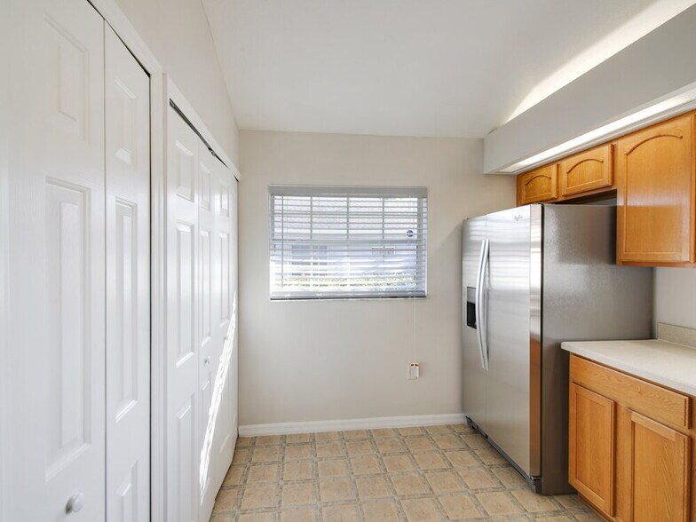 Building Photo - 4461 Treasure Cay Rd