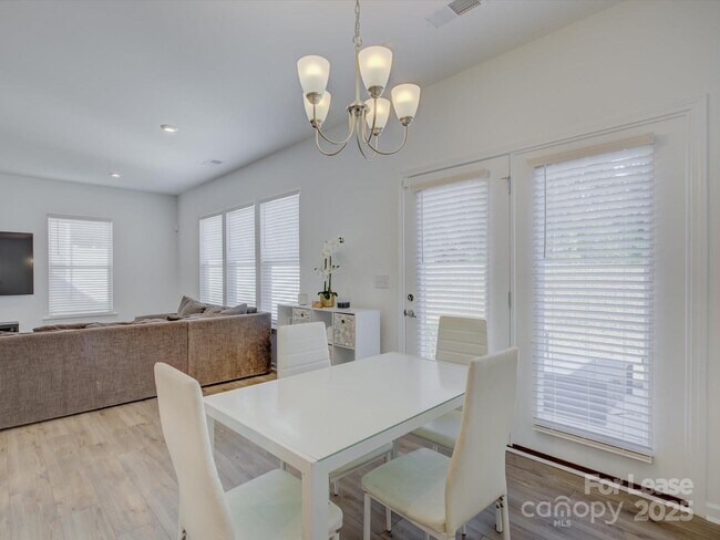 Building Photo - 13124 Rover St