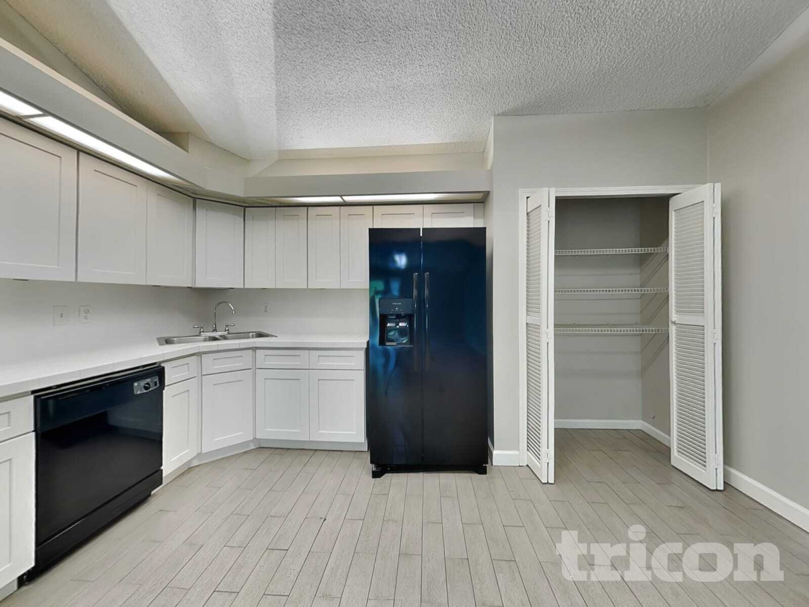 Building Photo - 1885 Ontario Ct