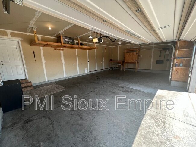 Building Photo - 4829 S Wilson Ave