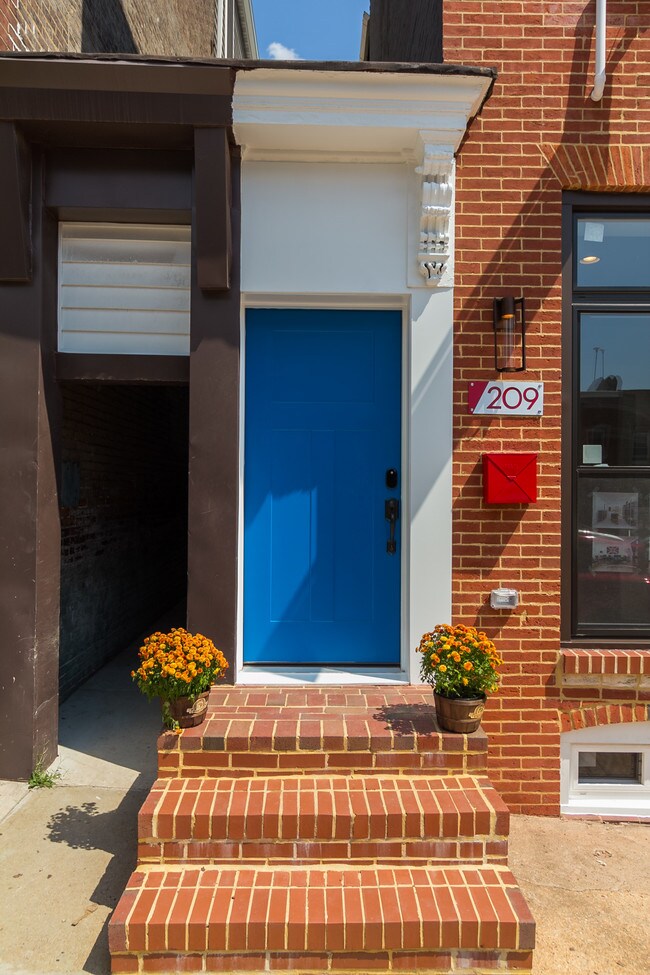 Building Photo - 209 S Washington St