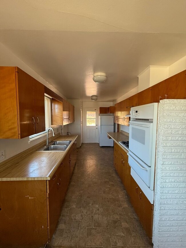 Building Photo - 3 Bedroom 2 Bathroom House for Rent
