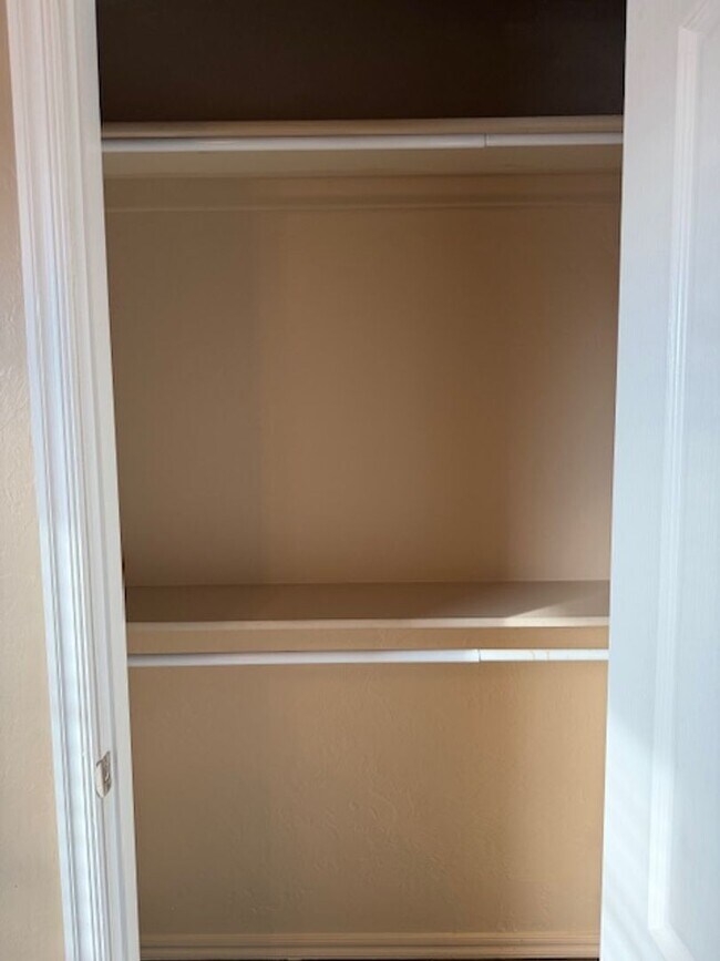 Building Photo - Updated Duplex - Mustang Schools - Open Fl...