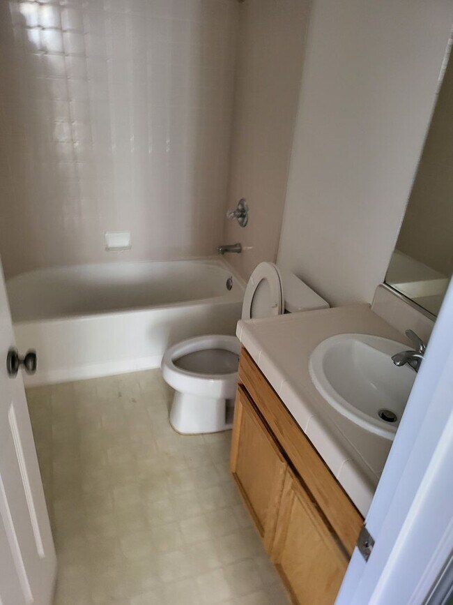 Building Photo - Three Bedroom and Three bathroom home and ...