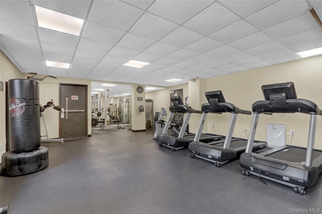 Building Photo - 100 W Broadway