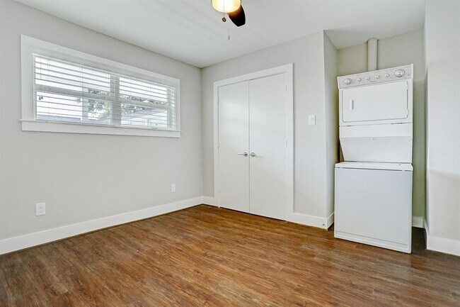 Building Photo - 3611 Murworth Dr