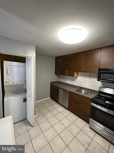 Building Photo - 8671 Greenbelt Rd