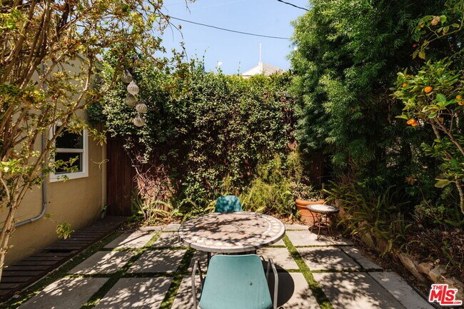 Building Photo - 8561 Rugby Dr