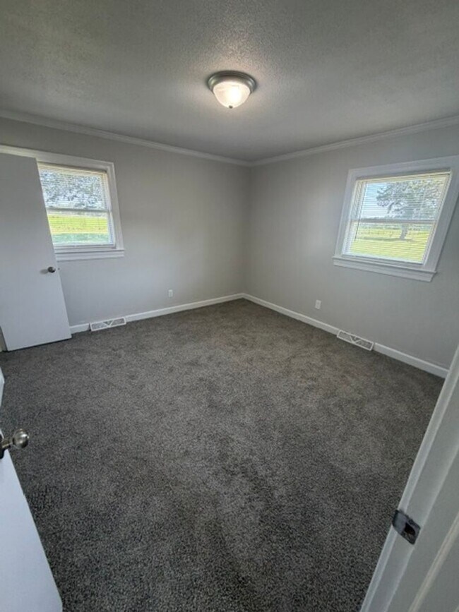 Building Photo - 2146 Crescent Dr