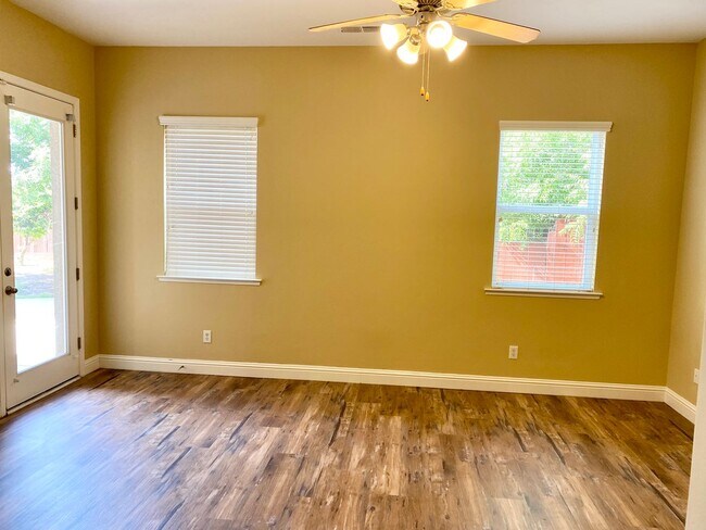 Building Photo - Custom North Fresno 4/3