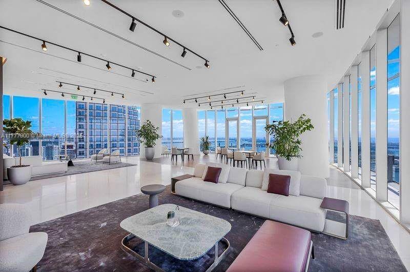 Building Photo - 300 Biscayne Boulevard Way