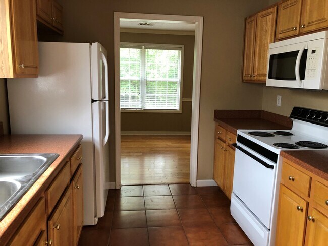 Building Photo - 364 Inman Rd