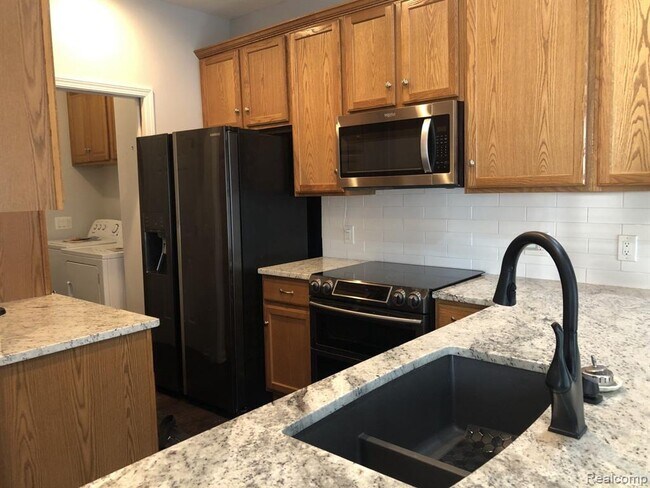 Building Photo - 131 Stratford Ln