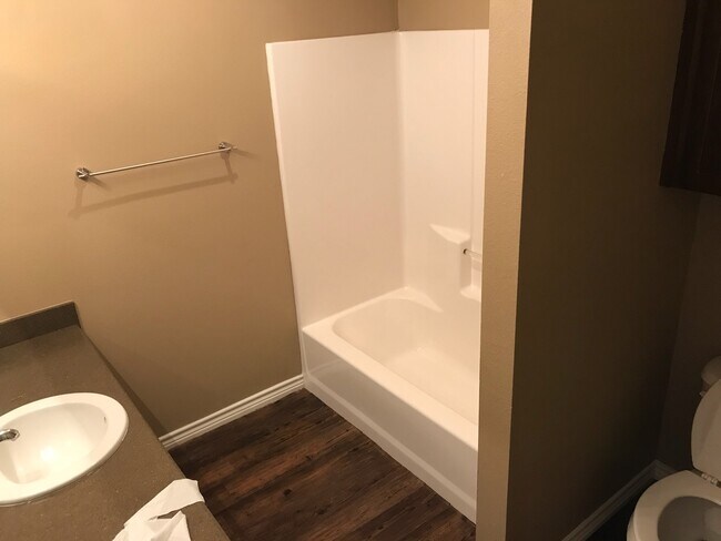 Building Photo - 4245 Castlegate Dr