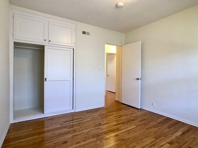 Building Photo - Bright, Spacious 2Bd 1Ba Unit within walking distance of UCLA and Westwood Village