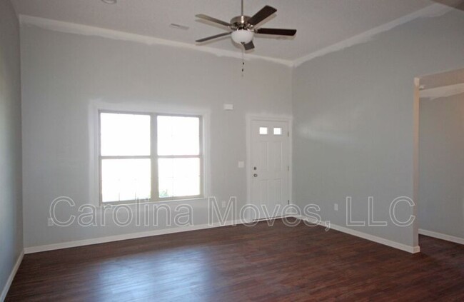 Building Photo - 423 Peaksview Dr