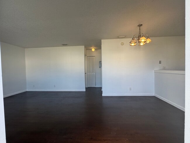 Building Photo - $1750 2 Bedroom 1 Bath ~*~ June Free! (Hab...