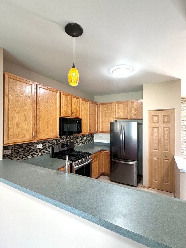 Building Photo - 812 Genesee Dr