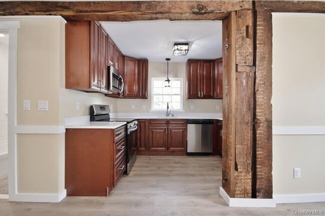 Building Photo - 162 Rockland Rd