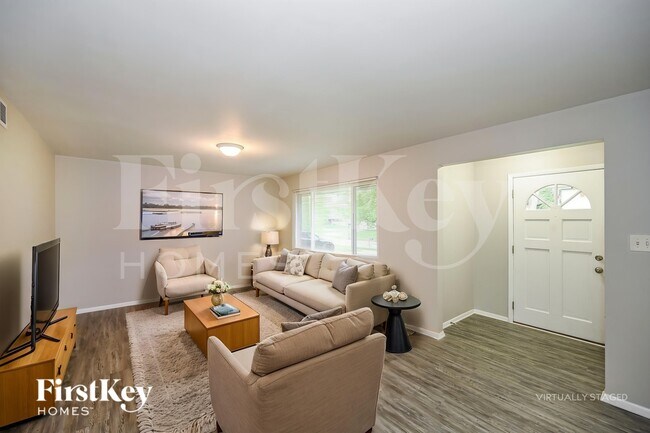 Building Photo - 1745 Pinebluff Ln