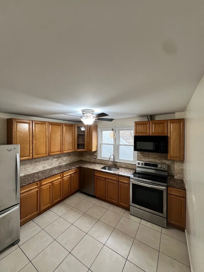Kitchen - 40 Travis Ave