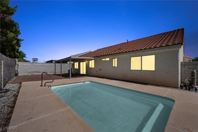 Building Photo - 3641 Yorba Linda Dr